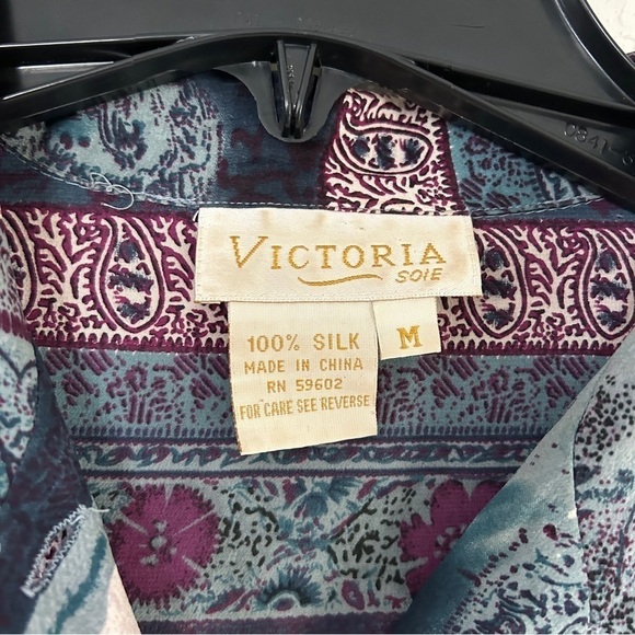 🦋 Victoria Soie 100% Silk Blue Purple Striped Blouse Medium Vintage Casual - Picture 2 of 7